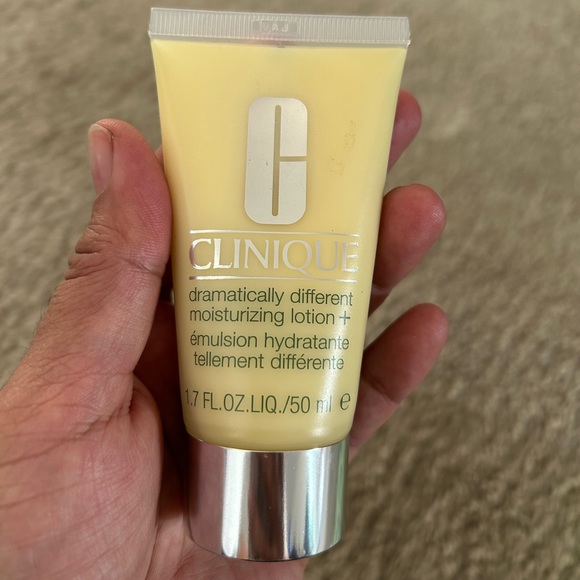 Dramatically Different Moisturizing Face Lotion+- 1.7 oz. - Picture 4 of 4